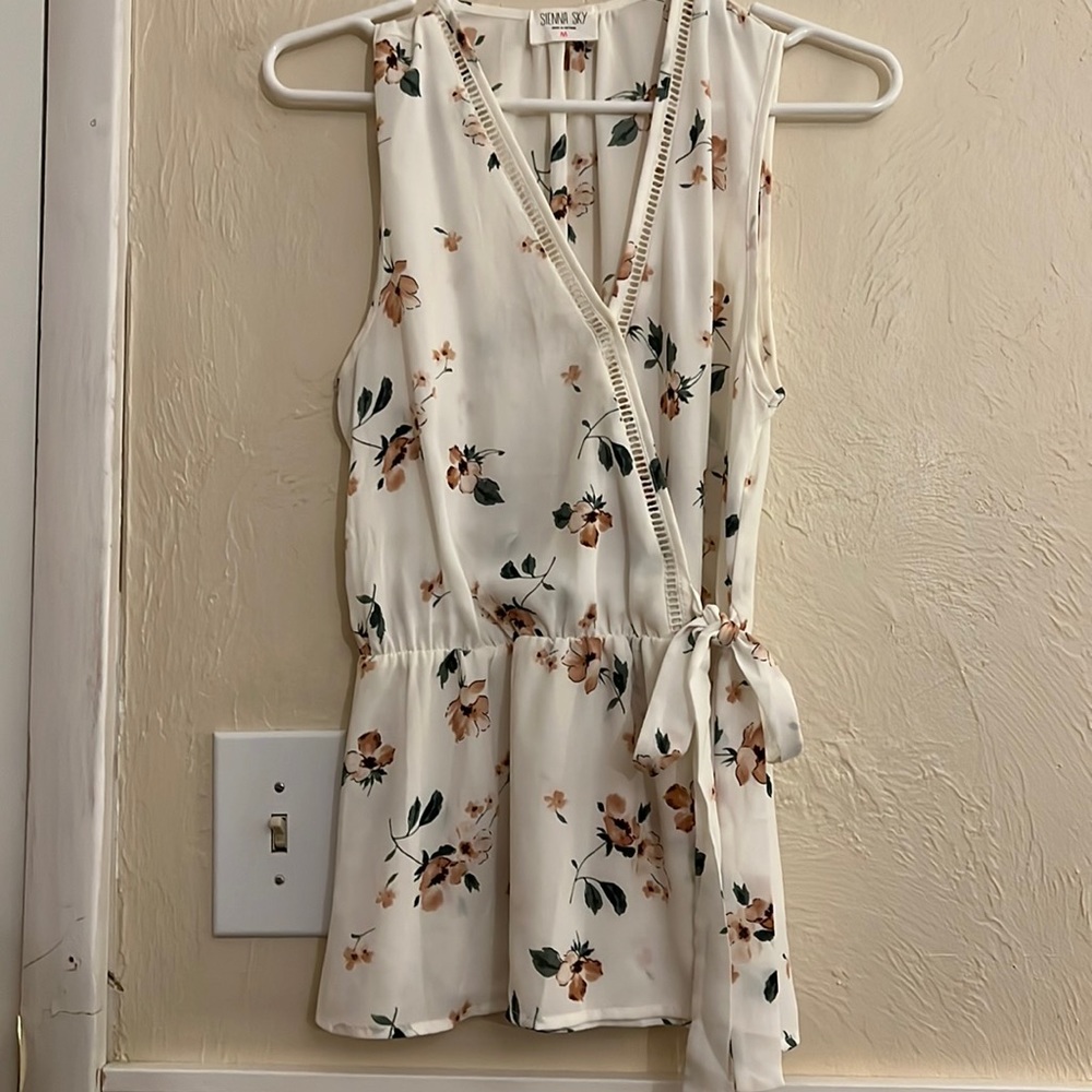 Cute tank top with flowers